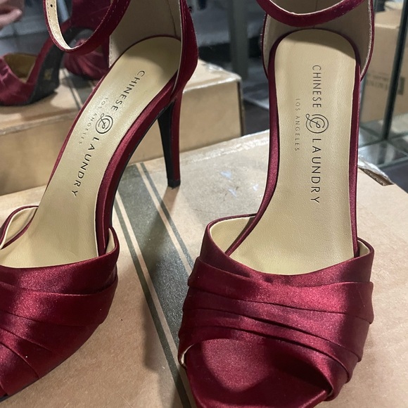 Wine coloured satin heels by Chinese Laundry size 5.5 NWOT - Picture 6 of 6